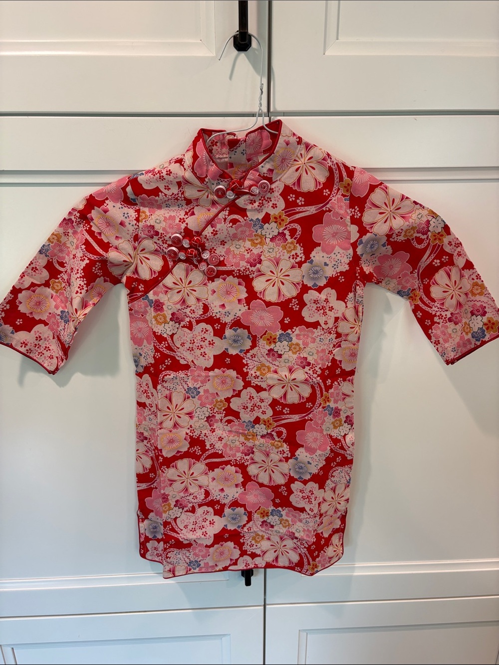 Vibrant Traditional Chinese Cheongsam ‘Qipao’ Red Floral Komono Size 120/60 NWT